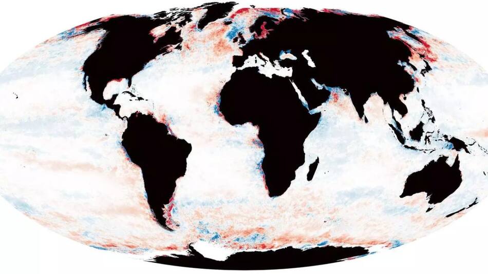 El rojo es donde se oscurece el mar y los azules son los que se aclaran. Foto: Universidad de Plymouth