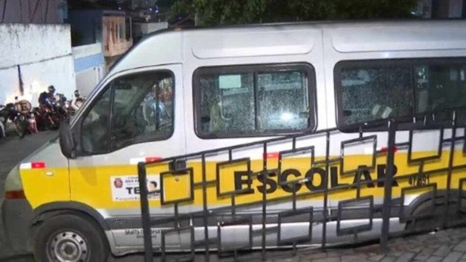 El micro escolar donde se olvidaron al menor. Foto: Clarín