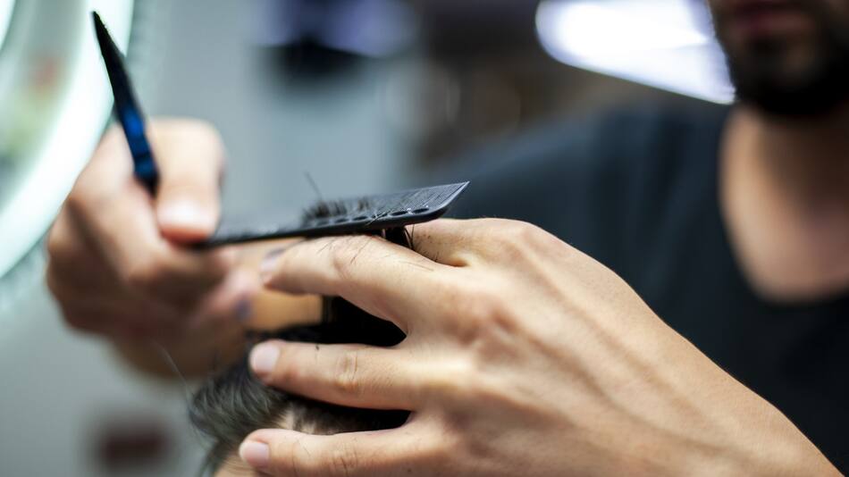 Los cortes de pelo que estarán de moda en 2025 para los hombres. Foto: Unsplash.