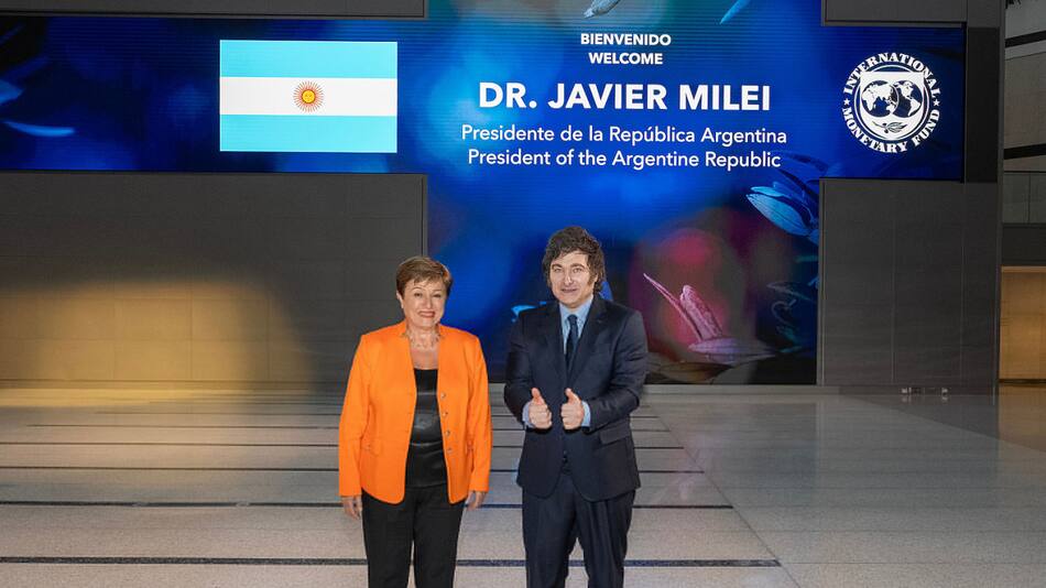 Javier Milei con Kristalina Georgieva, directora del FMI. Foto: Presidencia