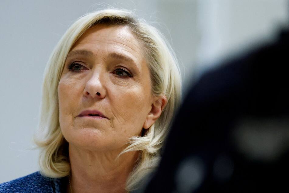 Marine Le Pen condenada a cinco años de prisión e inhabilitación de cargos públicos. Foto: Reuters/Stephanie Lecocq.