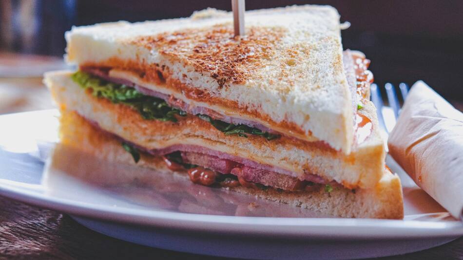 Sándwich de miga. Foto: Unsplash.