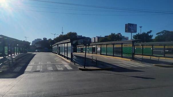 Paro de colectivos sorpresa: una importante línea que une Buenos Aires con CABA no presta servicio