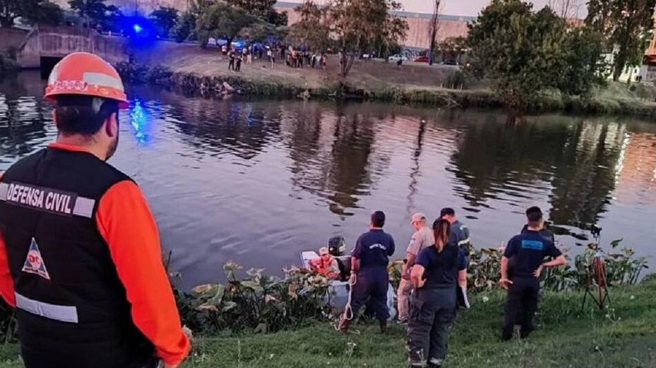 Operativo de búsqueda de joven desaparecido en el Riachuelo. Foto: NA