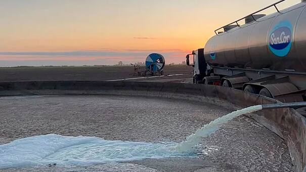 Debido al conflicto sindical, SanCor desechó 100 mil litros de leche que no pudo ser procesada