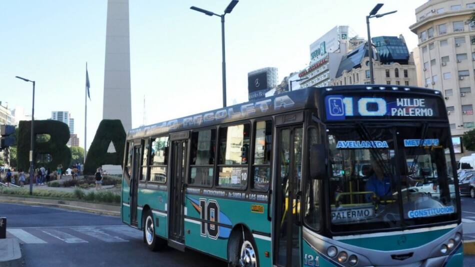 Una línea de colectivos conectará el conurbano con CABA. Foto: NA.