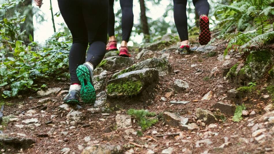 Caminar tiene grandes beneficios para la salud. Foto Unsplash.