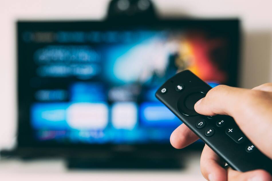 Televisor, tecnología, control remoto. Foto: Unsplash