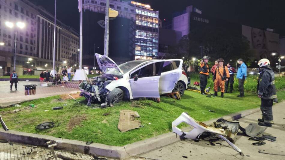 Violento choque en el Obelisco. Foto: NA.