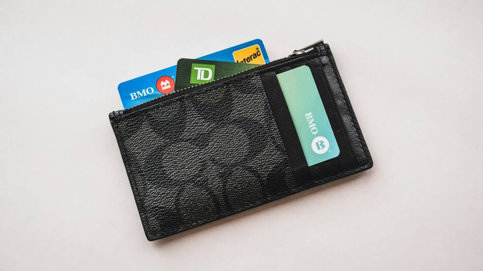 Transferencias, billeteras, banco. Foto Unsplash.