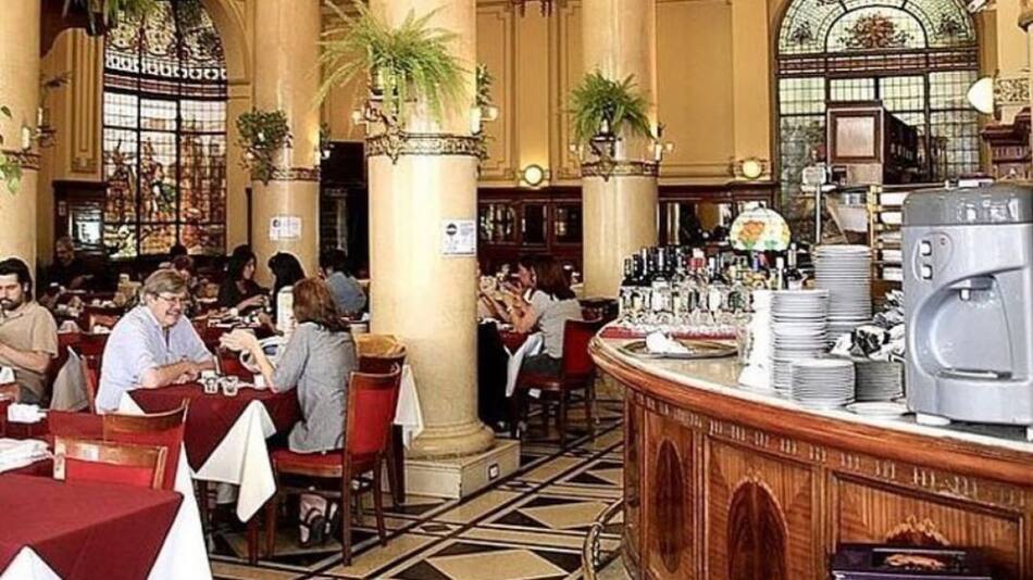 Café Tortoni, uno de los íconos de Buenos Aires. Foto: Instagram.