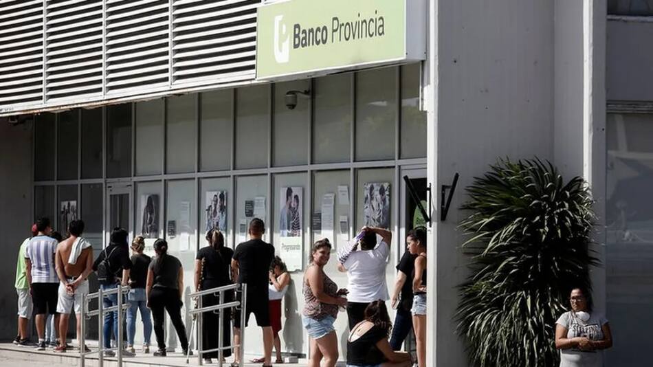 Los bancos no atenderán al público en el feriado del 24 de marzo. Foto: NA.