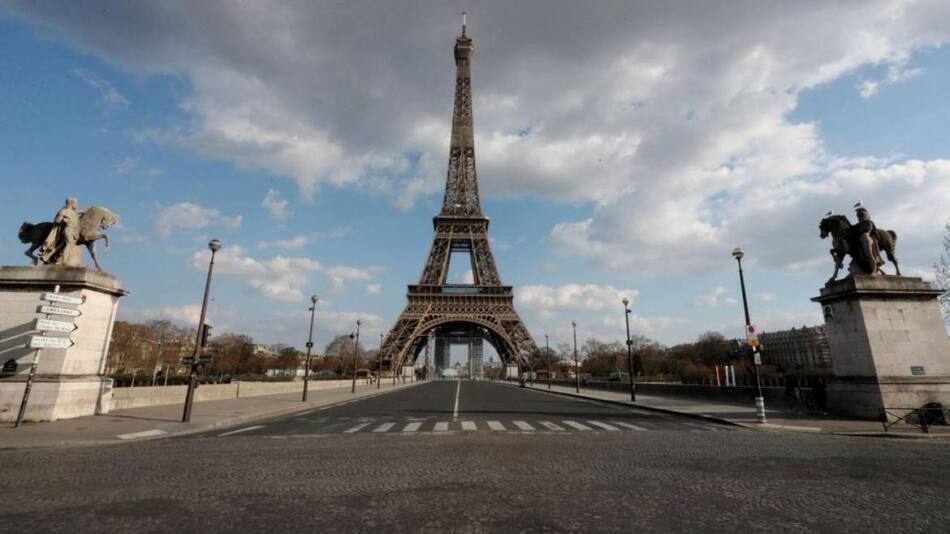 Torre Eiffel durante el confinamiento