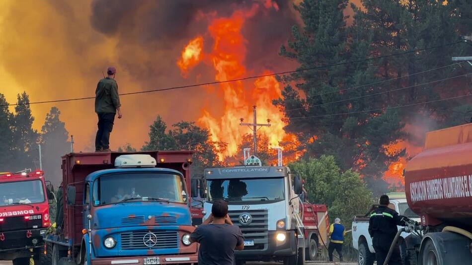 Incendios forestales en El Bolsón, Río Negro. Foto: EFE.