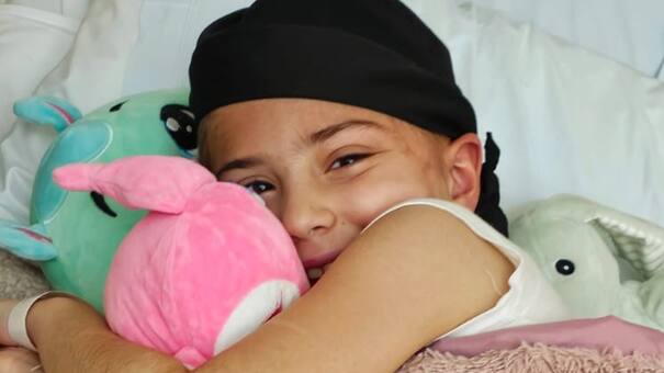 La conmovedora batalla de Isabella: tiene un tumor en la cabeza y su familia junta fondos para tratarla en España