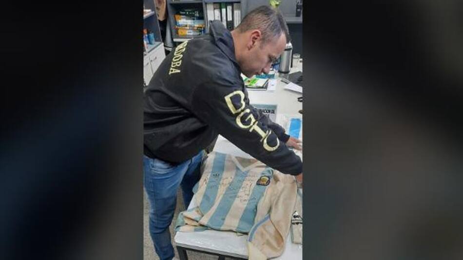Recuperaron cuatro camisetas de la Selección usadas por Caniggia. Foto: Télam.