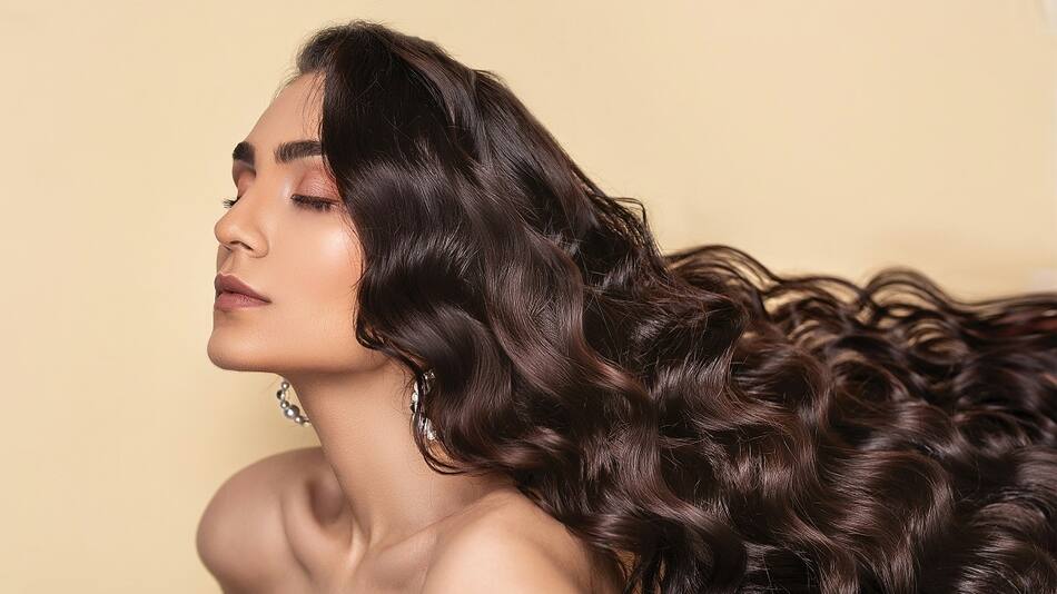 Pelo; cabello.