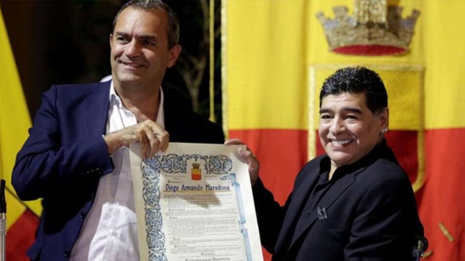 Diego Maradona fue nombrado ciudadano honorífico en su última visita a Nápoles.