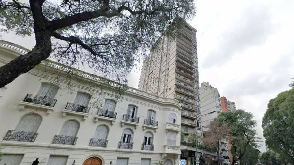 El edificio situado en la avenida Las Heras, donde murió un joven de 23 años. Foto: Google Maps.