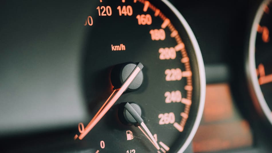 ¿A qué velocidad conviene manejar para gastar menos nafta? Foto: Unsplash.