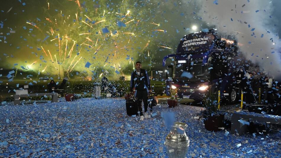 Nahuel Molina en el recibimiento a la Selección Argentina tras ganar la Copa América 2024. Foto: X Argentina.