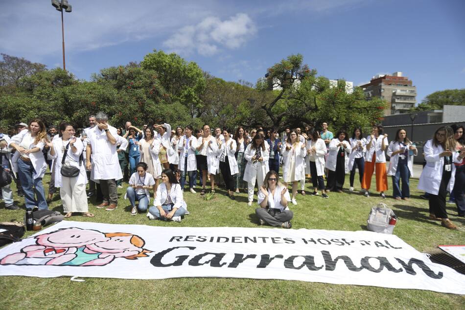 Reclamo de residentes del Hospital Garrahan. Foto: NA.