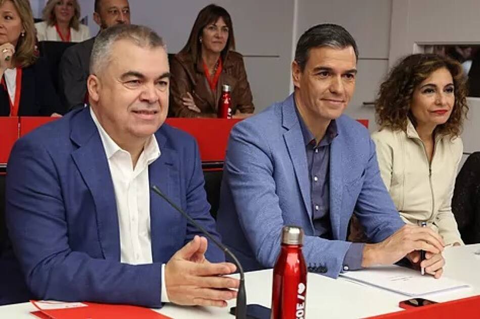 Santos Cerdán junto a Pedro Sánchez y María Jesús Montero. Foto: EFE.