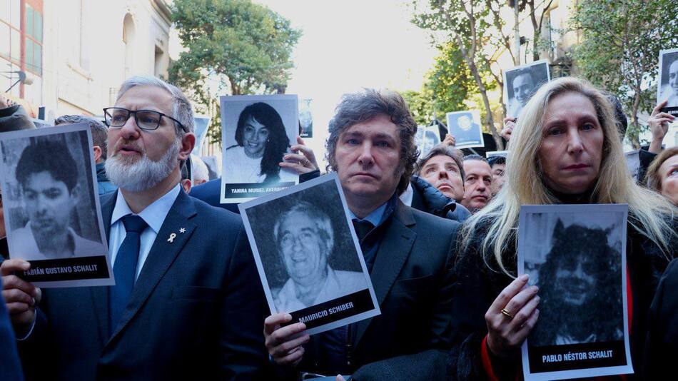 El Presidente Javier Milei participó en el acto por el 30° aniversario del atentado a la AMIA. Foto: Presidencia.