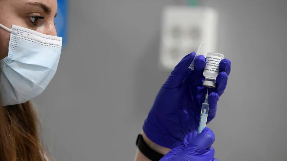 Se aplicarán las vacunas del calendario oficial y de las diferentes campañas sanitarias. Foto: EFE.