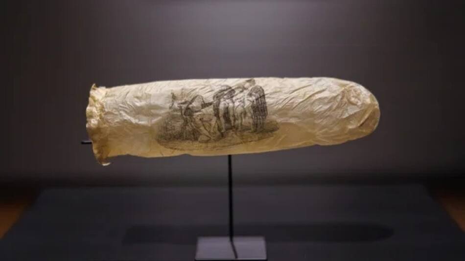 El condón en exposición en Amsterdam tiene unos 200 años. Fuente: NA