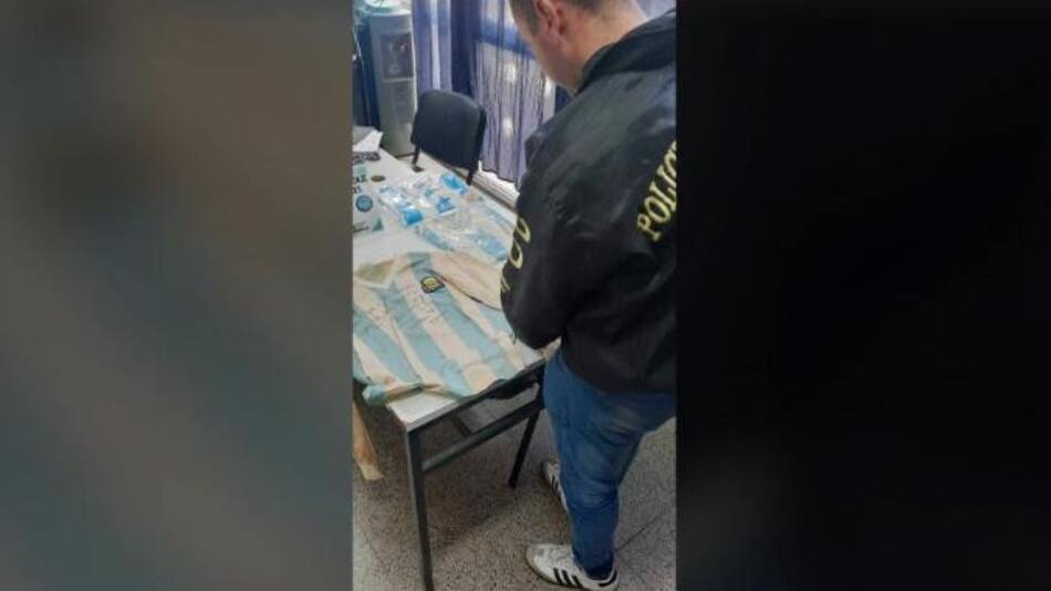 Recuperaron cuatro camisetas de la Selección usadas por Caniggia. Foto: Télam.