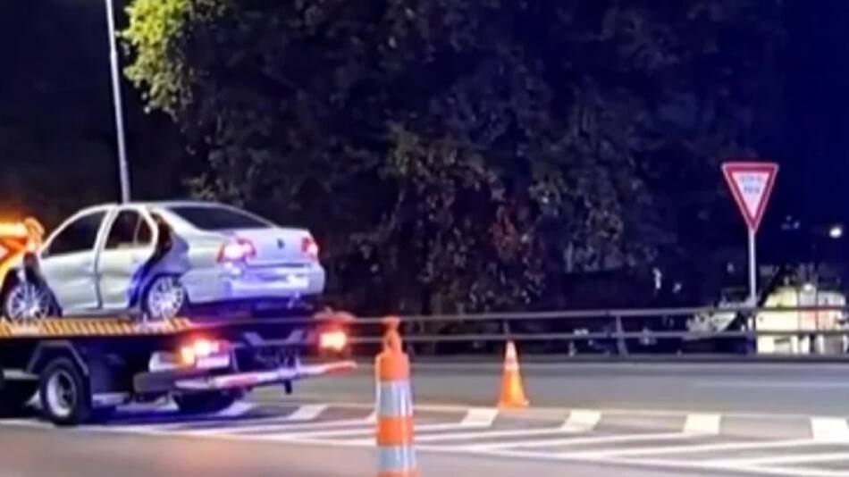 Persecución y choque en la autopista 9 de Julio sur. NA