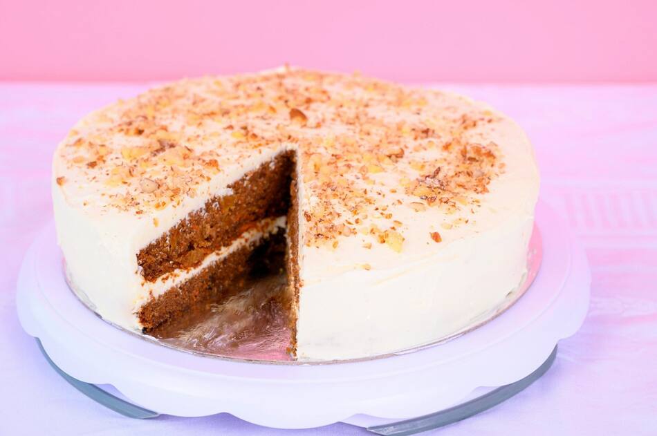 El postre húmedo de café con dulce de leche es ideal para sorprender a tus invitados. Foto: Unsplash.