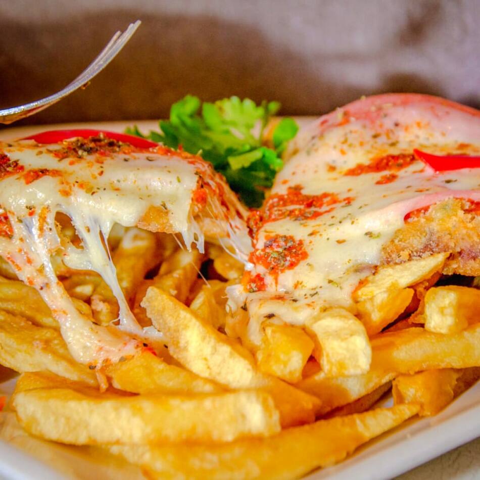 Milanesa napolitana. Foto: Instagram @elbodegondemadero