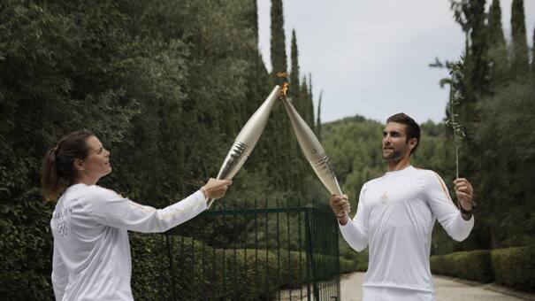 Juegos Olímpicos 2024: la llama fue encendida en Grecia y comenzó su camino a París