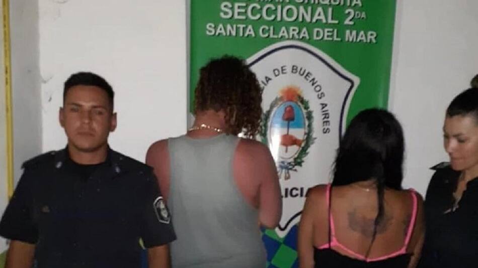 Santa Clara del Mar, pareja quedó detenida tras enterrar en la arena a su hija de 2 años para tener sexo en el mar