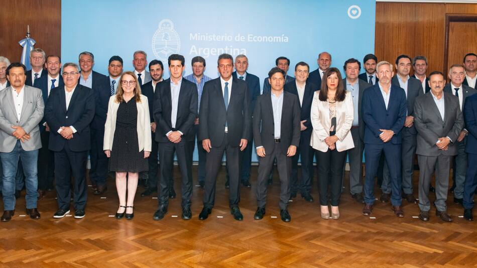 Encuentro de Sergio Massa junto a gobernadores. Foto: NA.