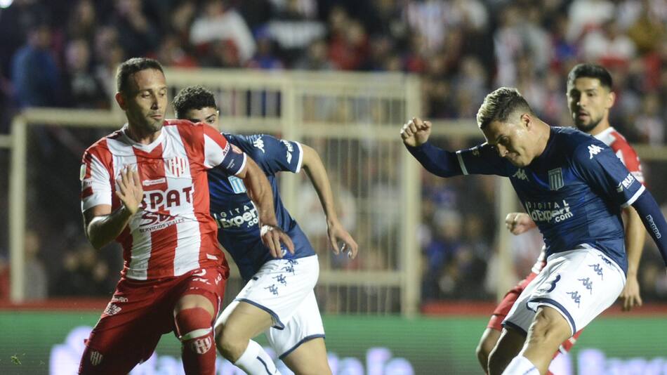 Unión vs Racing, fútbol argentino. Foto: Télam