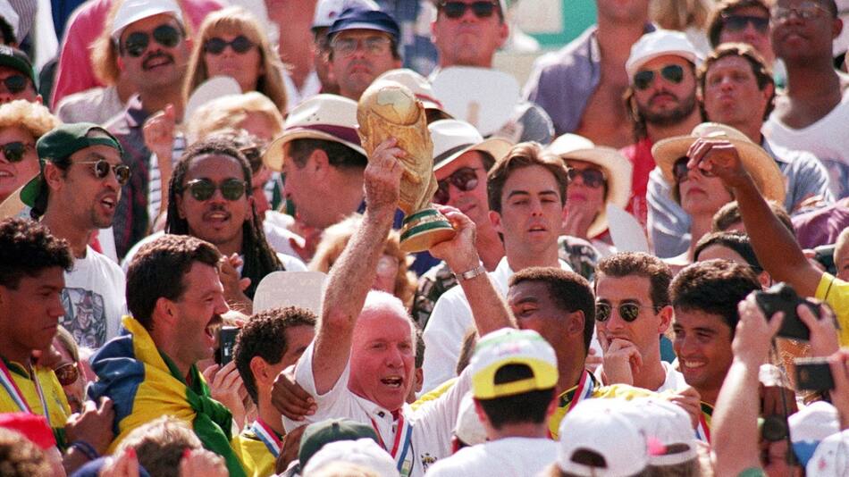 Mário Jorge Lobo Zagallo, tetracampeón del mundo con Brasil. Foto: Reuters.
