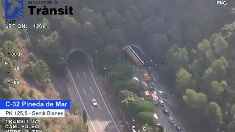 Accidente de un colectivo en Barcelona. Foto: Captura de pantalla.