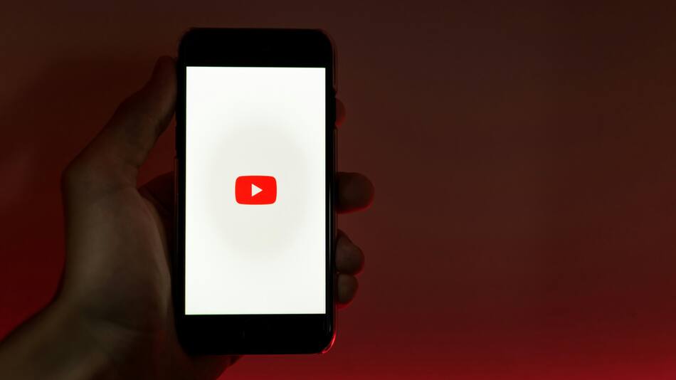 Esta herramienta permitirá traducir automáticamente el audio de los videos a diversos idiomas. Foto: Unsplash.