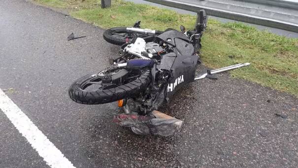 Murió una persona tras un choque entre una moto y una camioneta en el Acceso Oeste