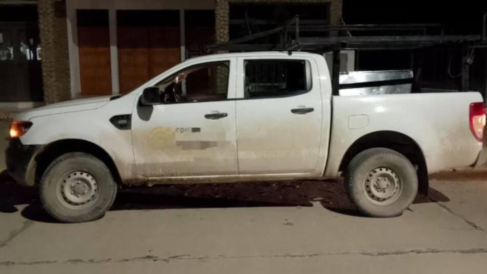 La camioneta de la que cayó la chica. Foto: Policía de Córdoba