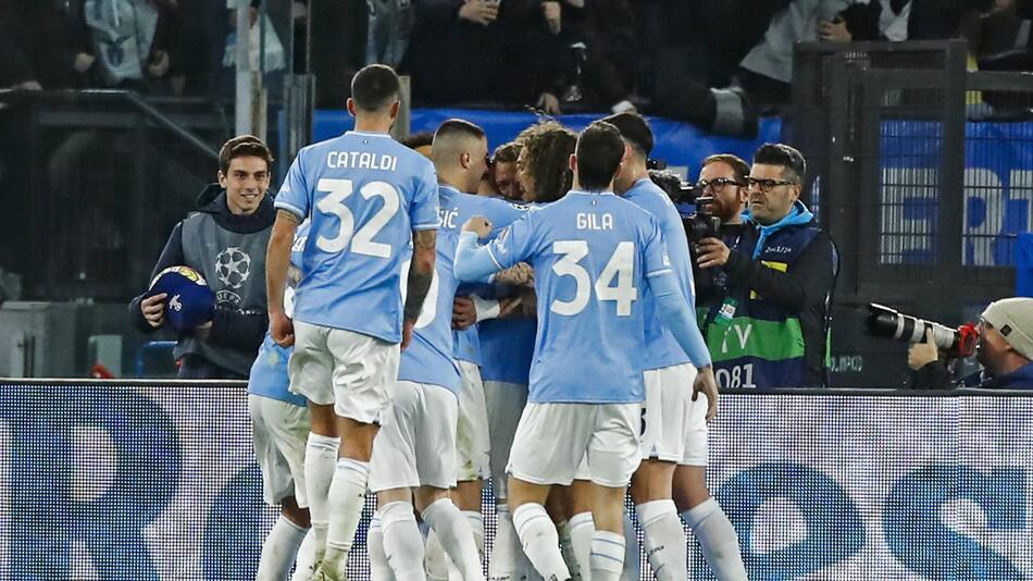 La alegría de la Lazio por la histórica victoria. Foto: EFE