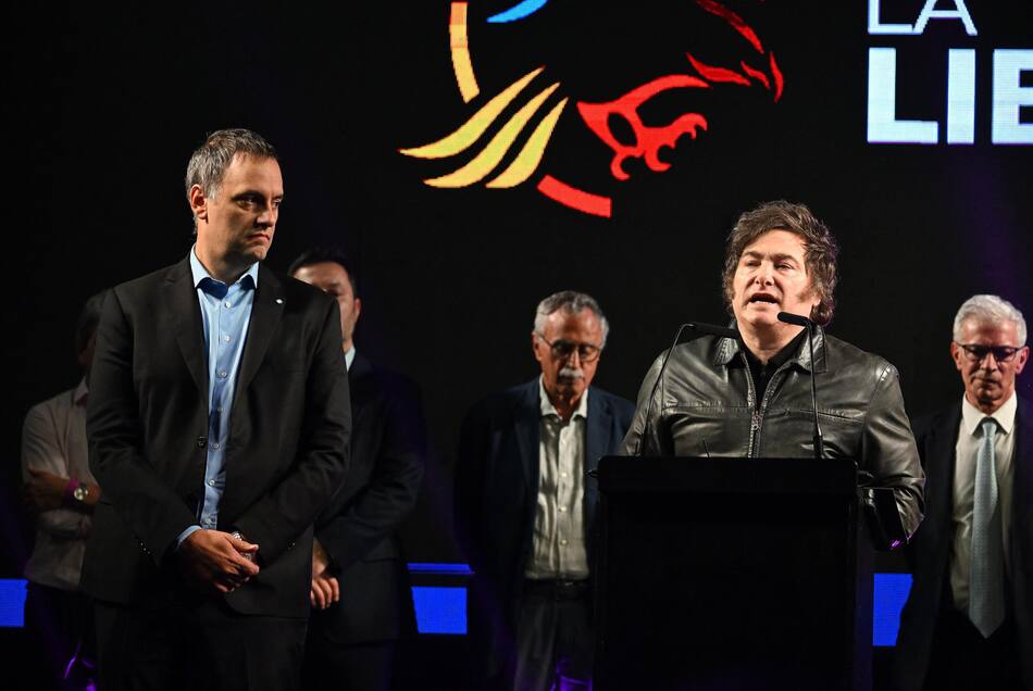 Manuel Adorni y Javier Milei. Foto: Juan Foglia/NA.
