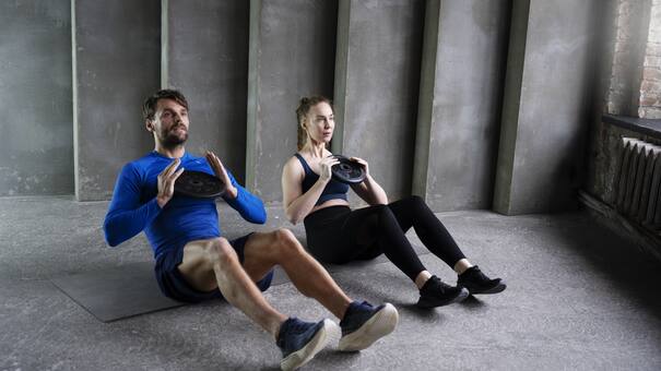 Sin peso excesivo ni grandes esfuerzos: los 3 mejores ejercicios para trabajar los abdominales