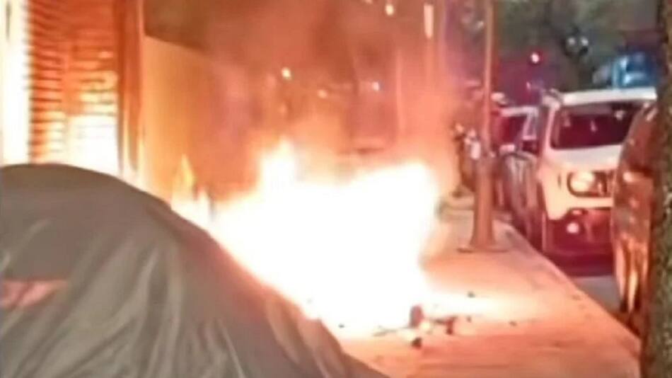 Incendiaron una carpa en Vélez. Foto: captura video.