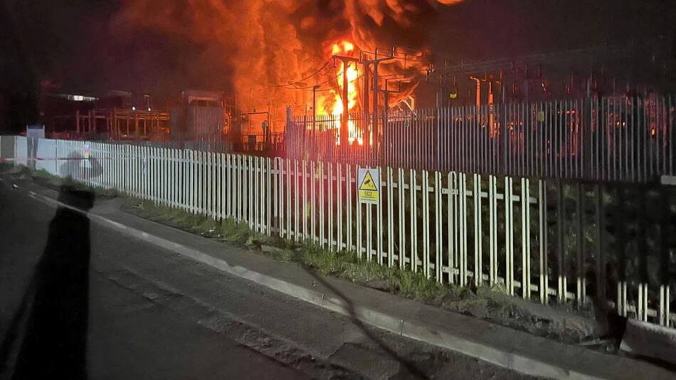 Incendio en el aeropuerto de Heathrow en Londres. Foto: Reuters.
