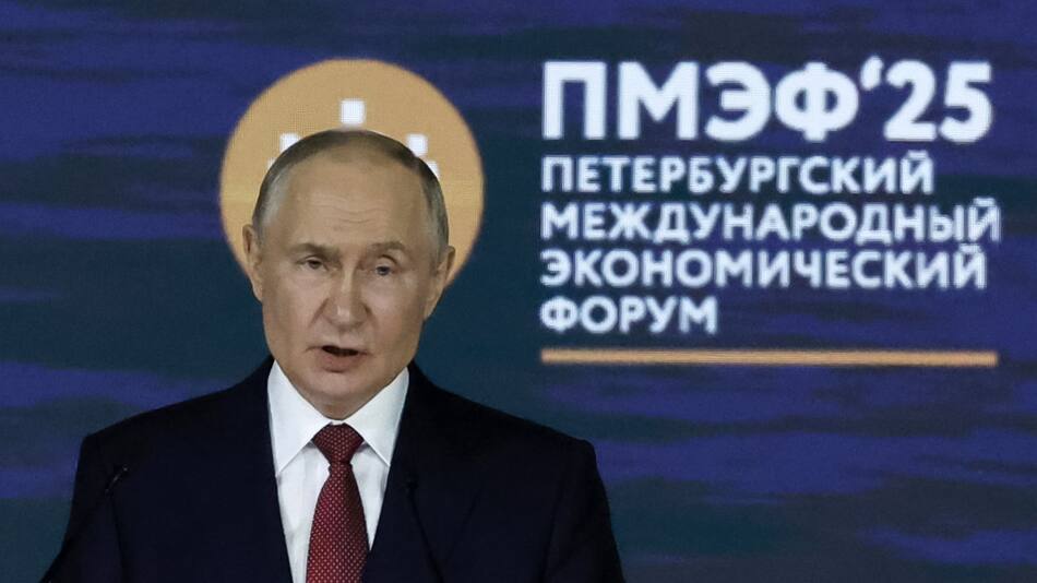 Vladimir Putin en el Foro Económico Internacional de San Petersburgo. Foto: EFE.