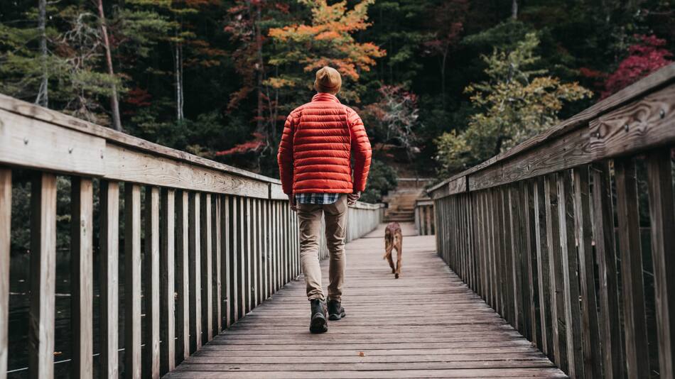 Caminar disminuye el riesgo de muerte. Foto: Unsplash.
